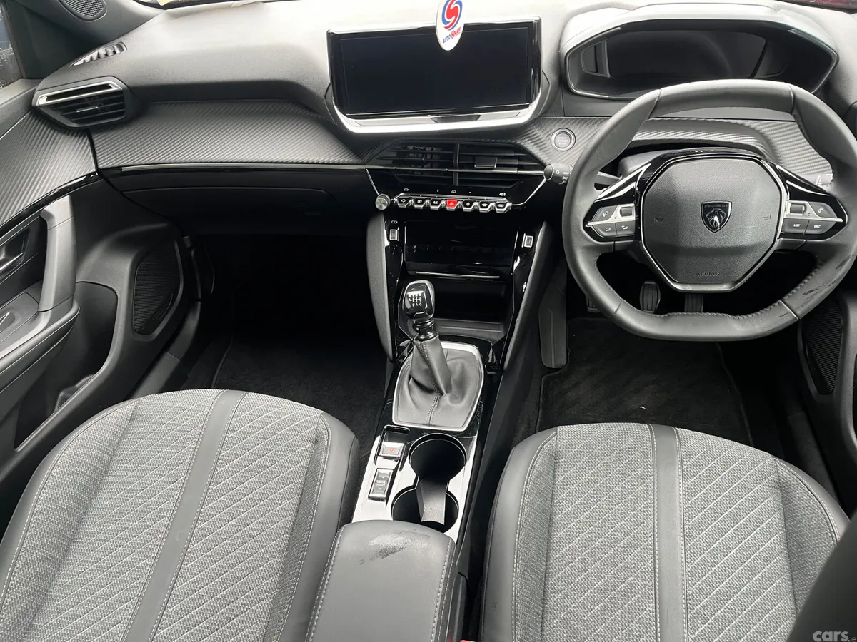Peugeot 2008 MPV, Petrol, 2025, Red