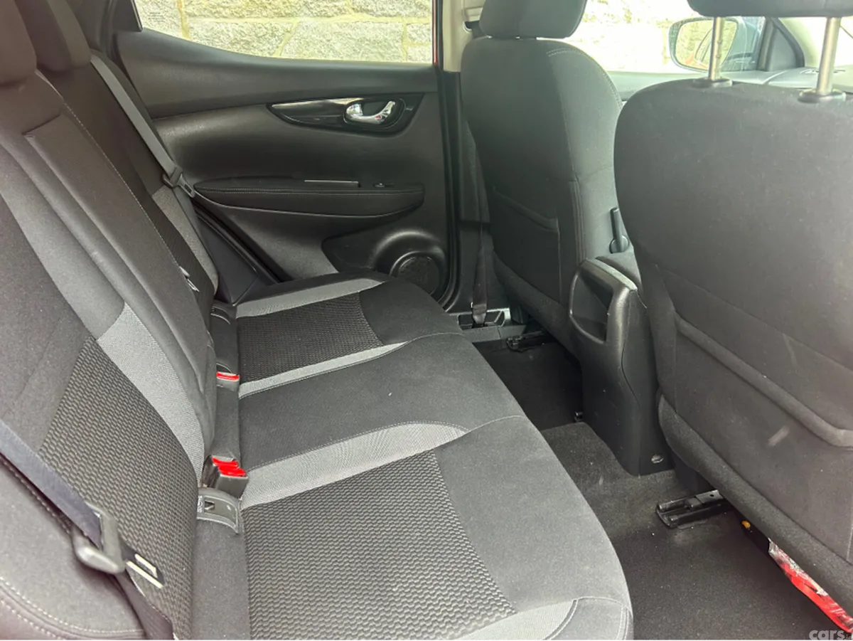 Nissan Qashqai MPV, Diesel, 2018, Red