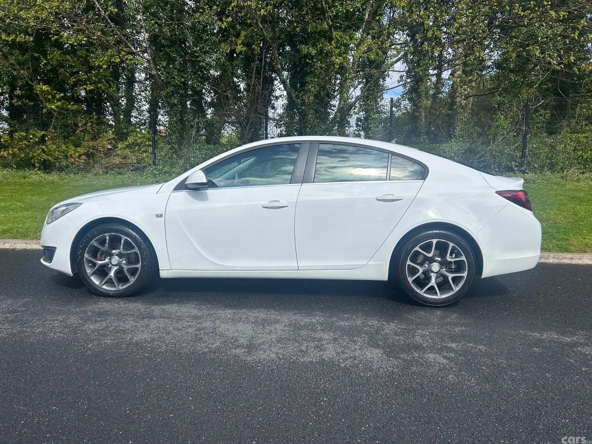 Opel Insignia Hatchback, Diesel, 2015, White