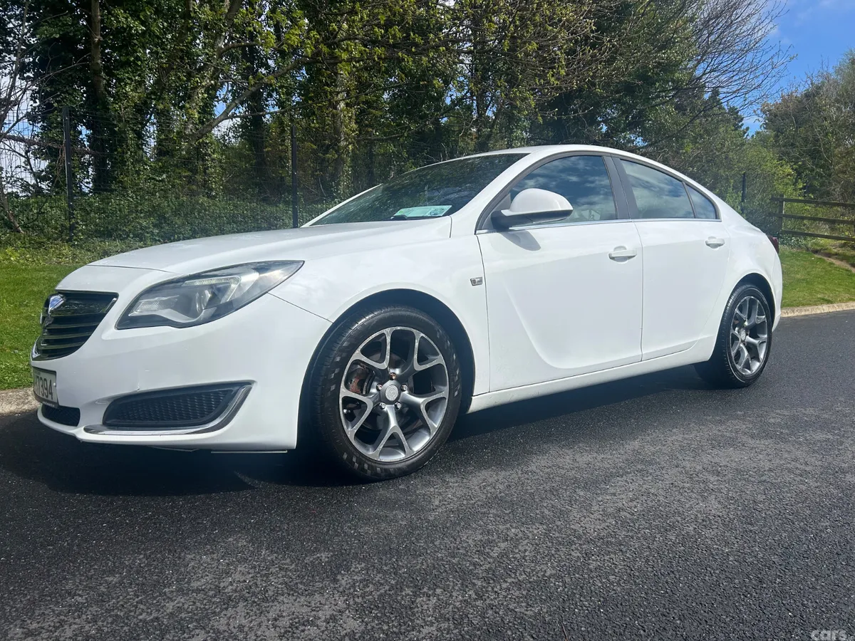 Opel Insignia Hatchback, Diesel, 2015, White
