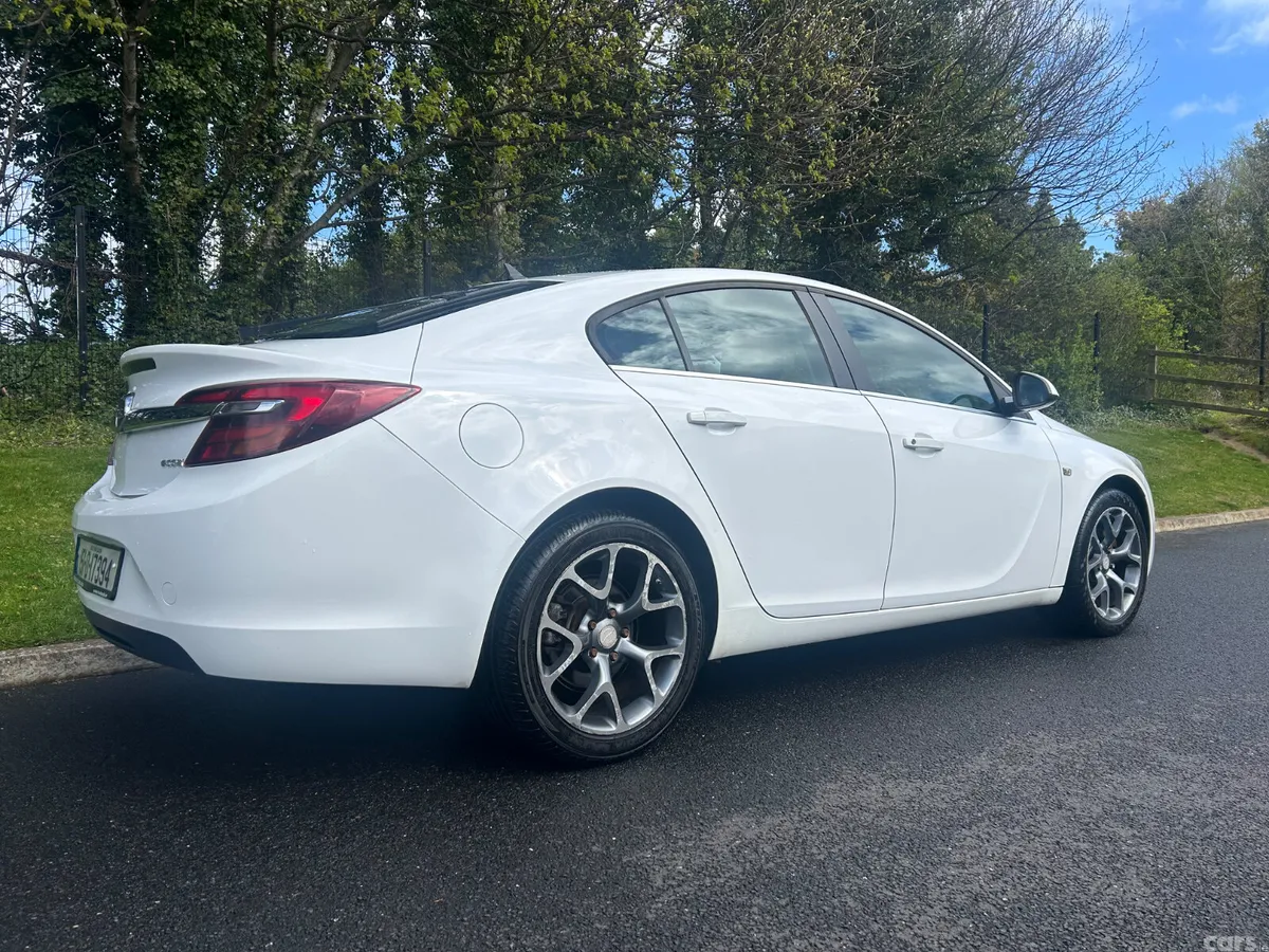 Opel Insignia Hatchback, Diesel, 2015, White