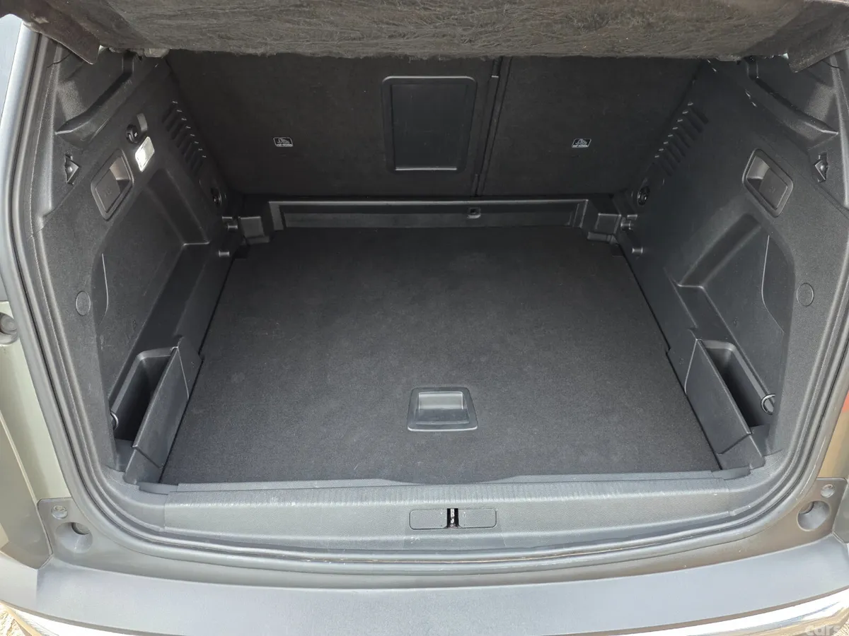 Peugeot 3008 SUV, Petrol, 2019, Grey