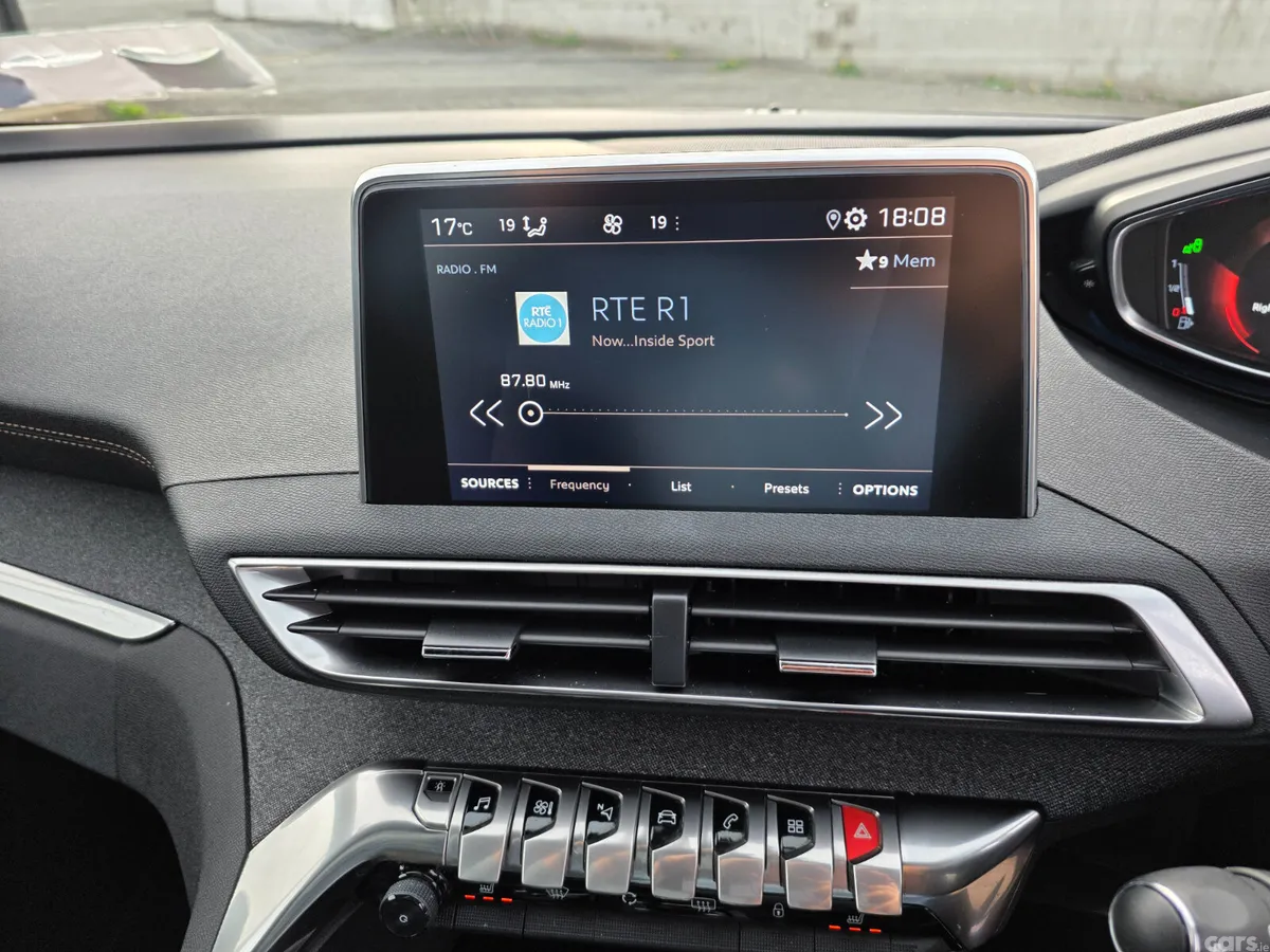 Peugeot 3008 SUV, Petrol, 2019, Grey