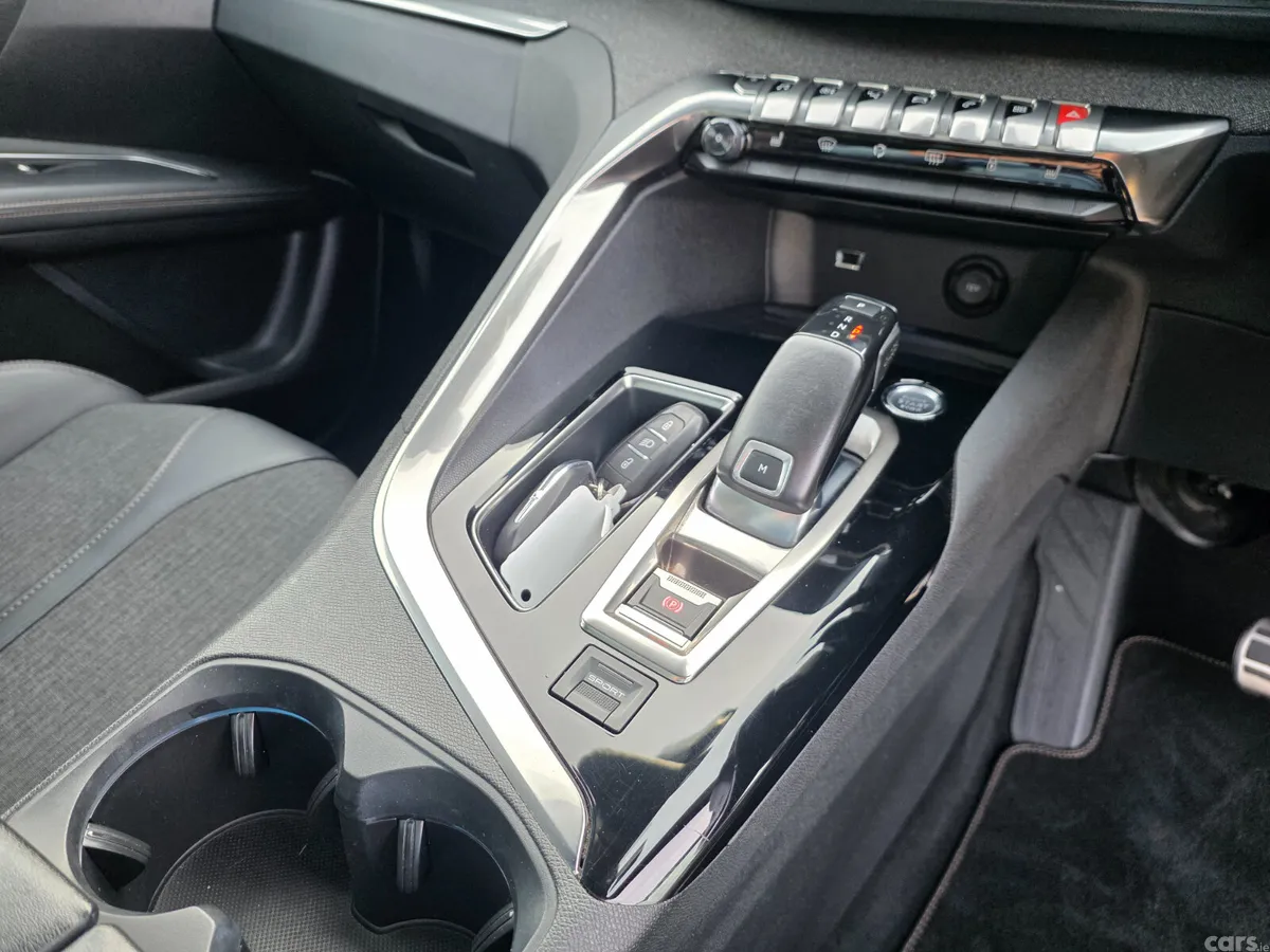 Peugeot 3008 SUV, Petrol, 2019, Grey