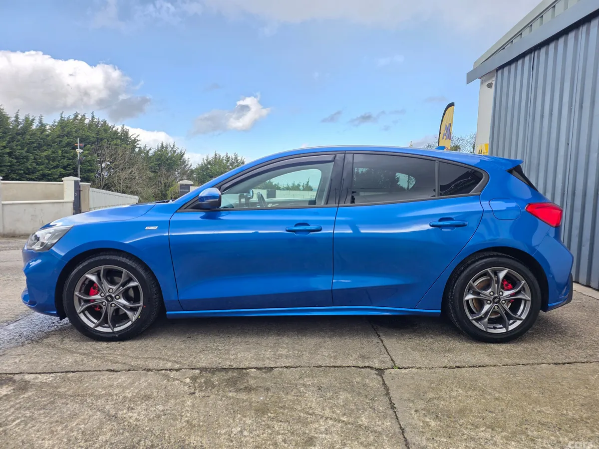 Ford Focus Hatchback, Petrol, 2022, Blue