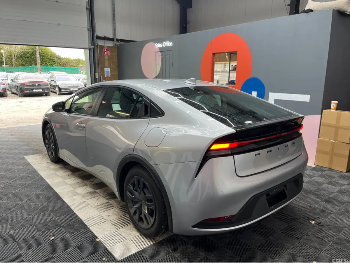 Toyota Prius Saloon, Petrol Hybrid, 2025, Silver