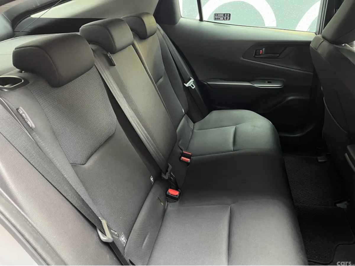 Toyota Prius Saloon, Petrol Hybrid, 2025, Silver