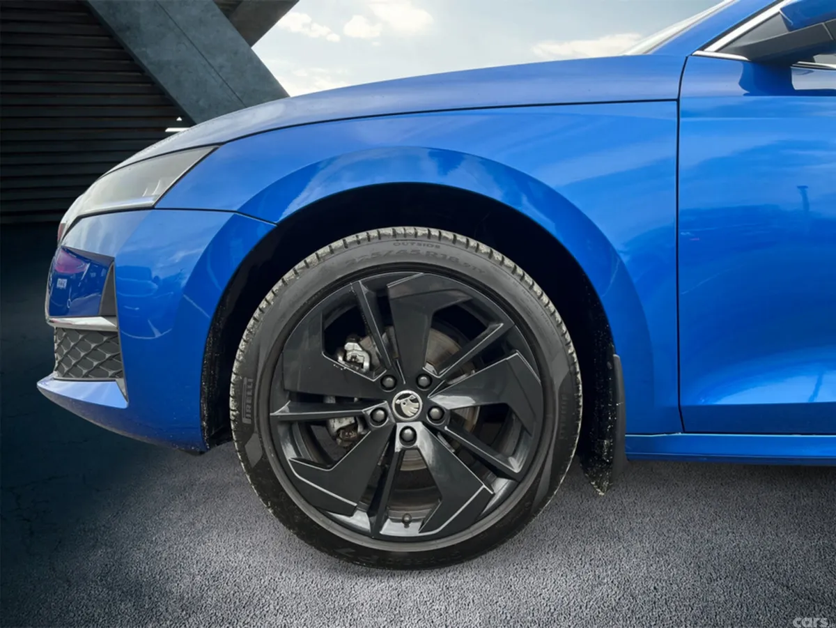 Skoda Octavia Saloon, Diesel, 2025, Blue