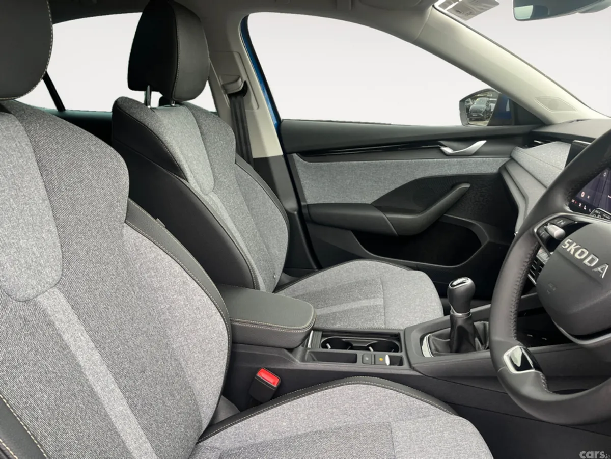 Skoda Octavia Saloon, Diesel, 2025, Blue