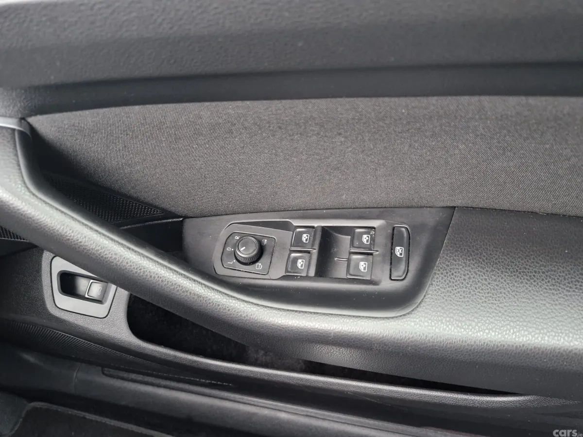 Volkswagen Passat Saloon, Diesel, 2022, Grey