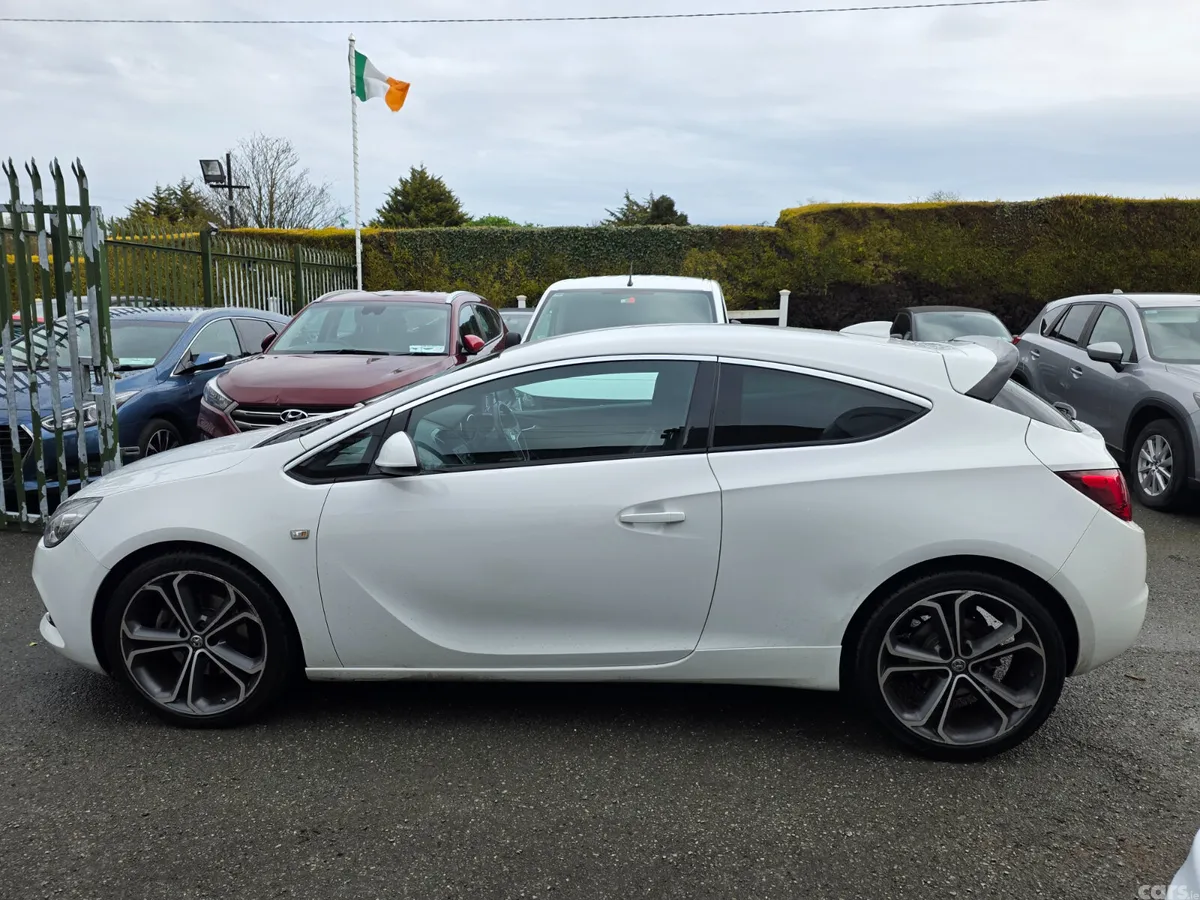 Vauxhall Astra Hatchback, Petrol, 2017, White