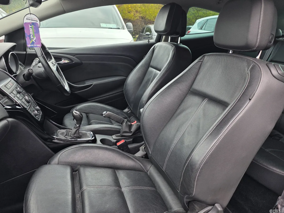 Vauxhall Astra Hatchback, Petrol, 2017, White