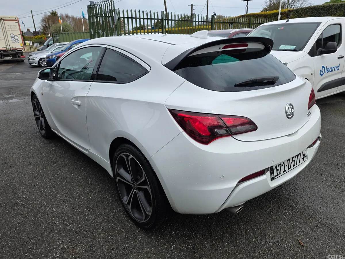Vauxhall Astra Hatchback, Petrol, 2017, White