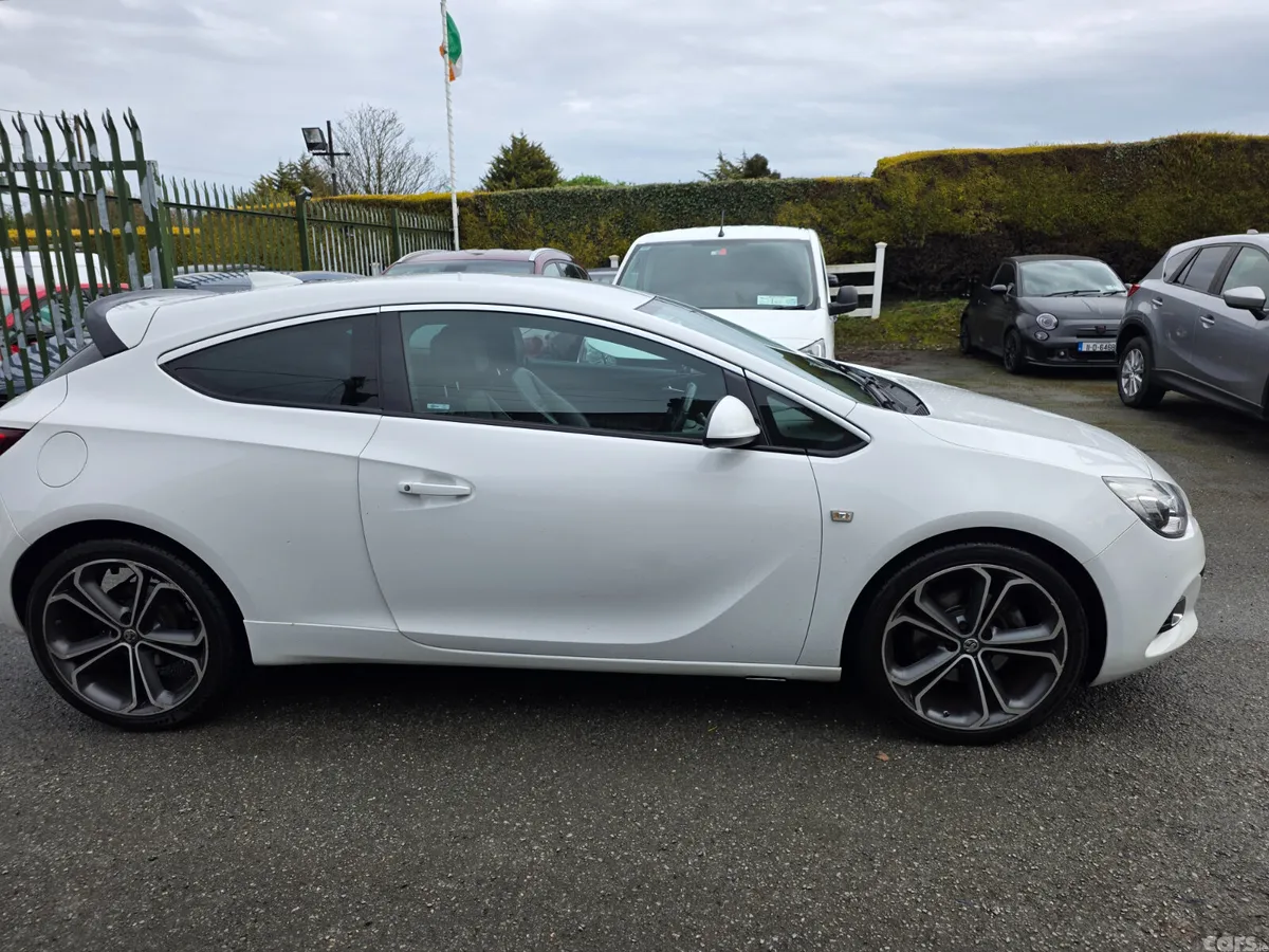 Vauxhall Astra Hatchback, Petrol, 2017, White