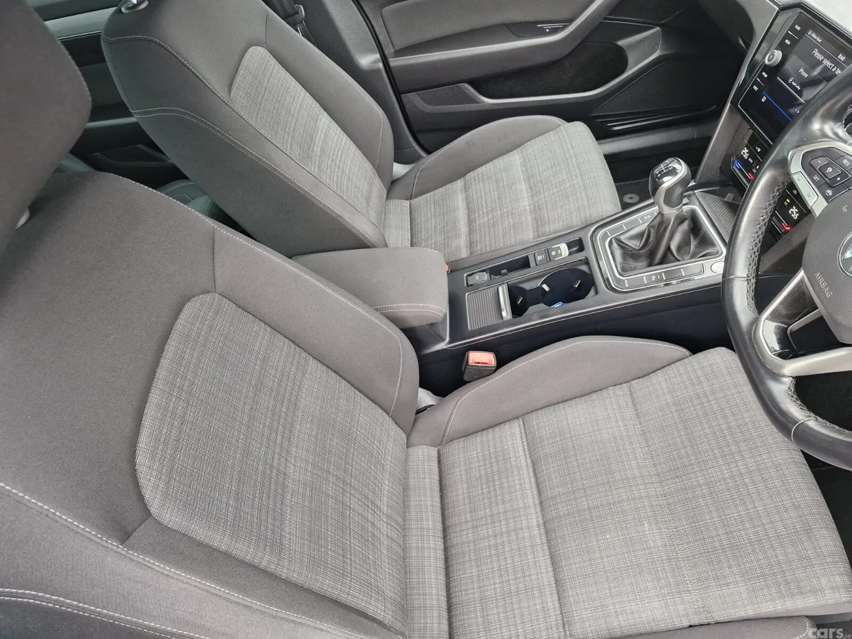 Volkswagen Passat Saloon, Diesel, 2022, Grey