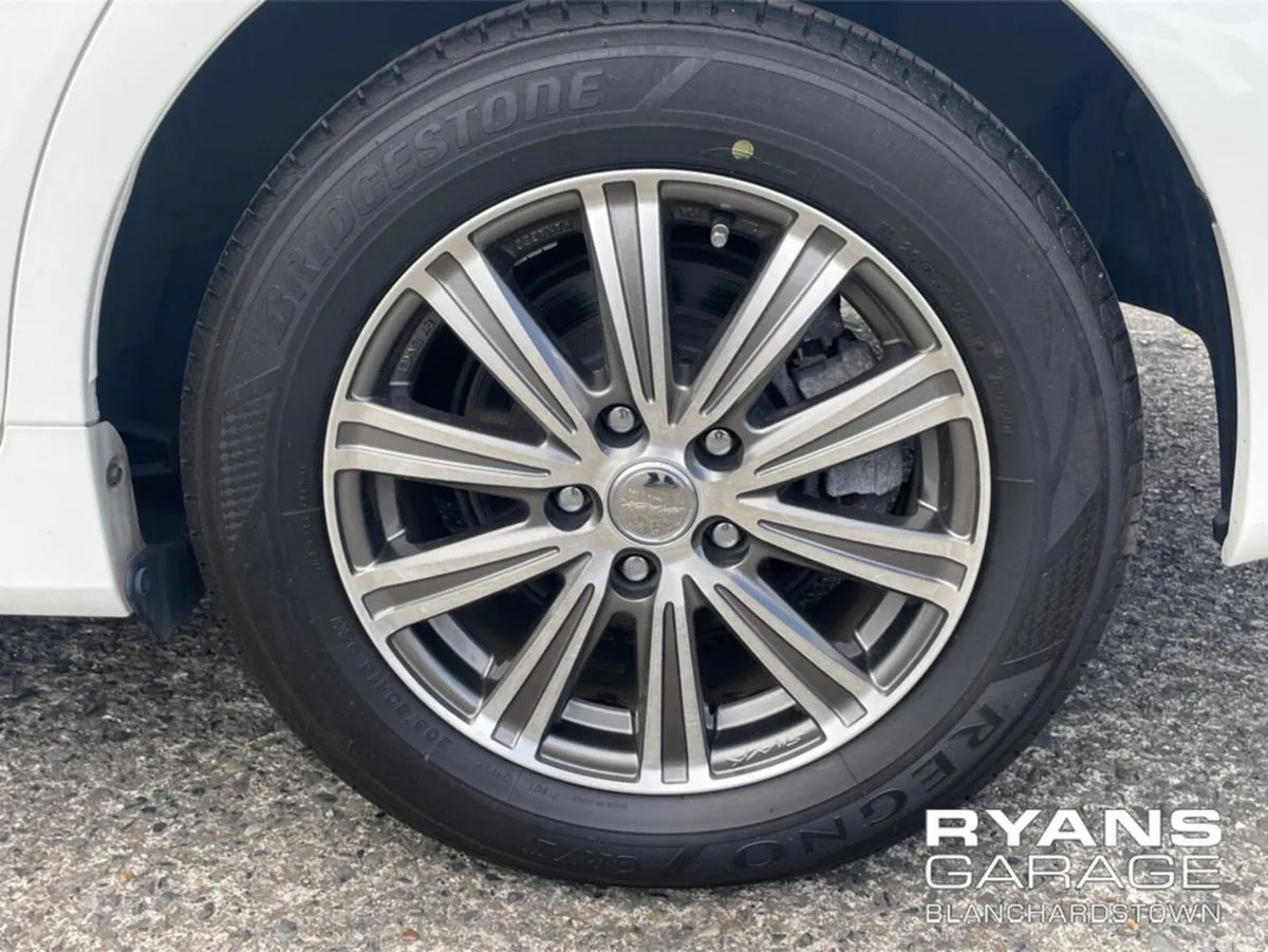Toyota Prius MPV, Petrol Hybrid, 2019, White