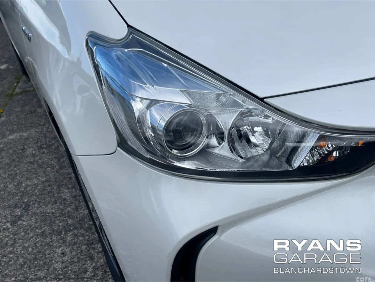 Toyota Prius MPV, Petrol Hybrid, 2019, White