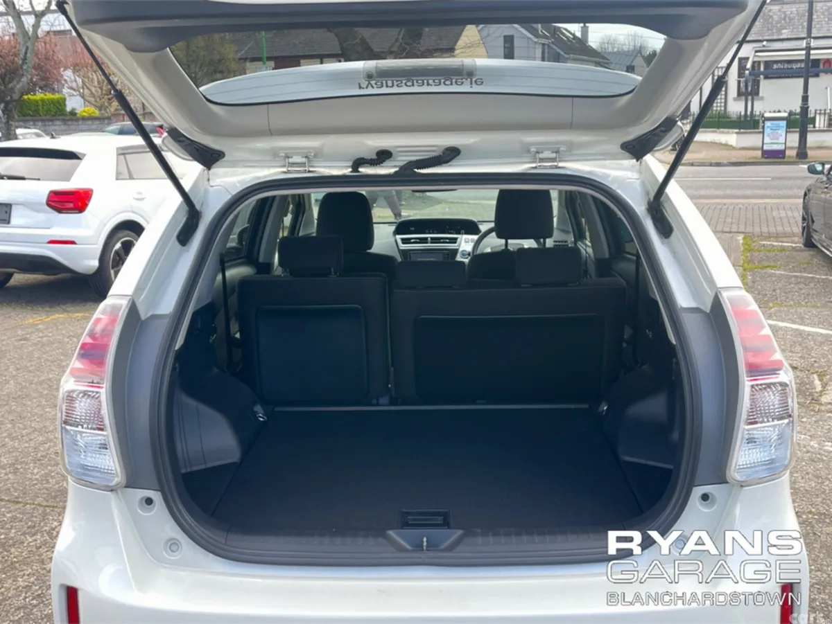 Toyota Prius MPV, Petrol Hybrid, 2019, White