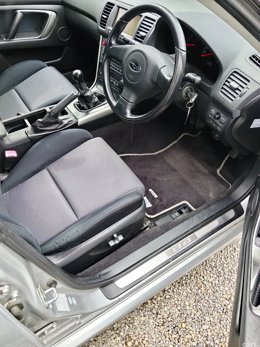 Subaru Legacy Saloon, Petrol, 2004, Silver