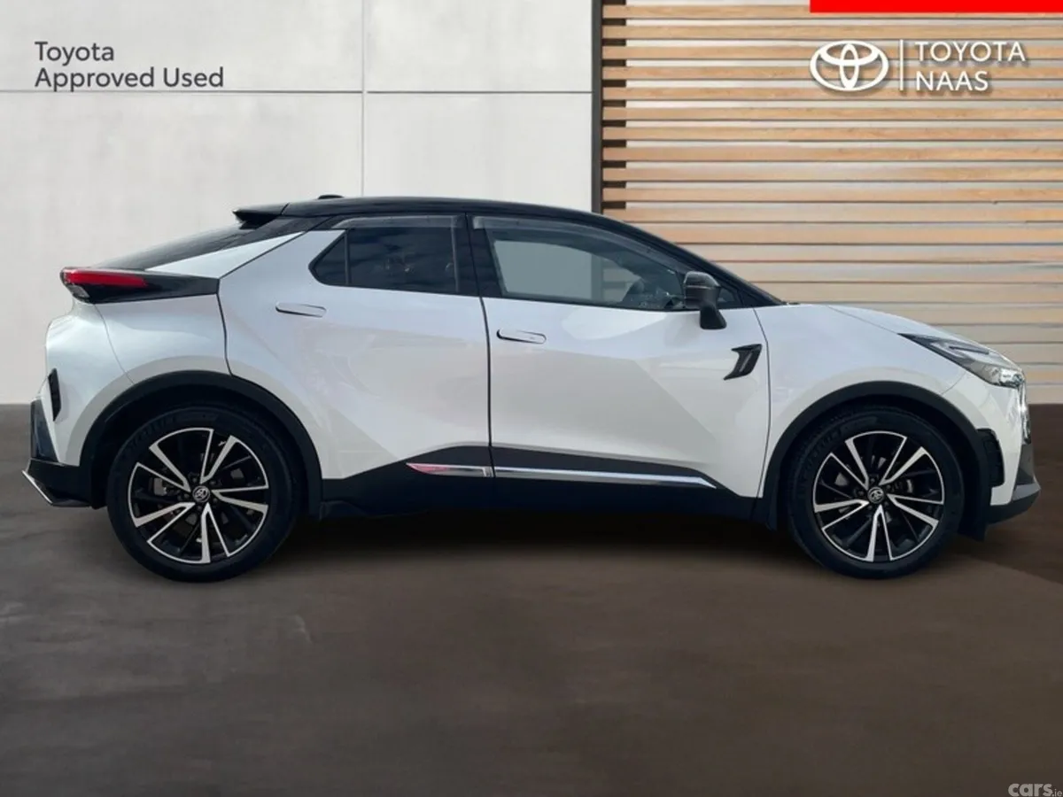 Toyota C-HR SUV, Petrol Hybrid, 2024, White