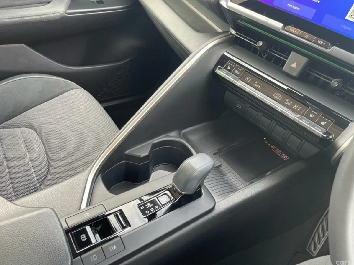 Toyota C-HR SUV, Petrol Hybrid, 2024, White
