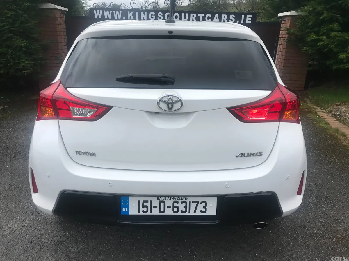 Toyota Auris Hatchback, Petrol, 2015, White