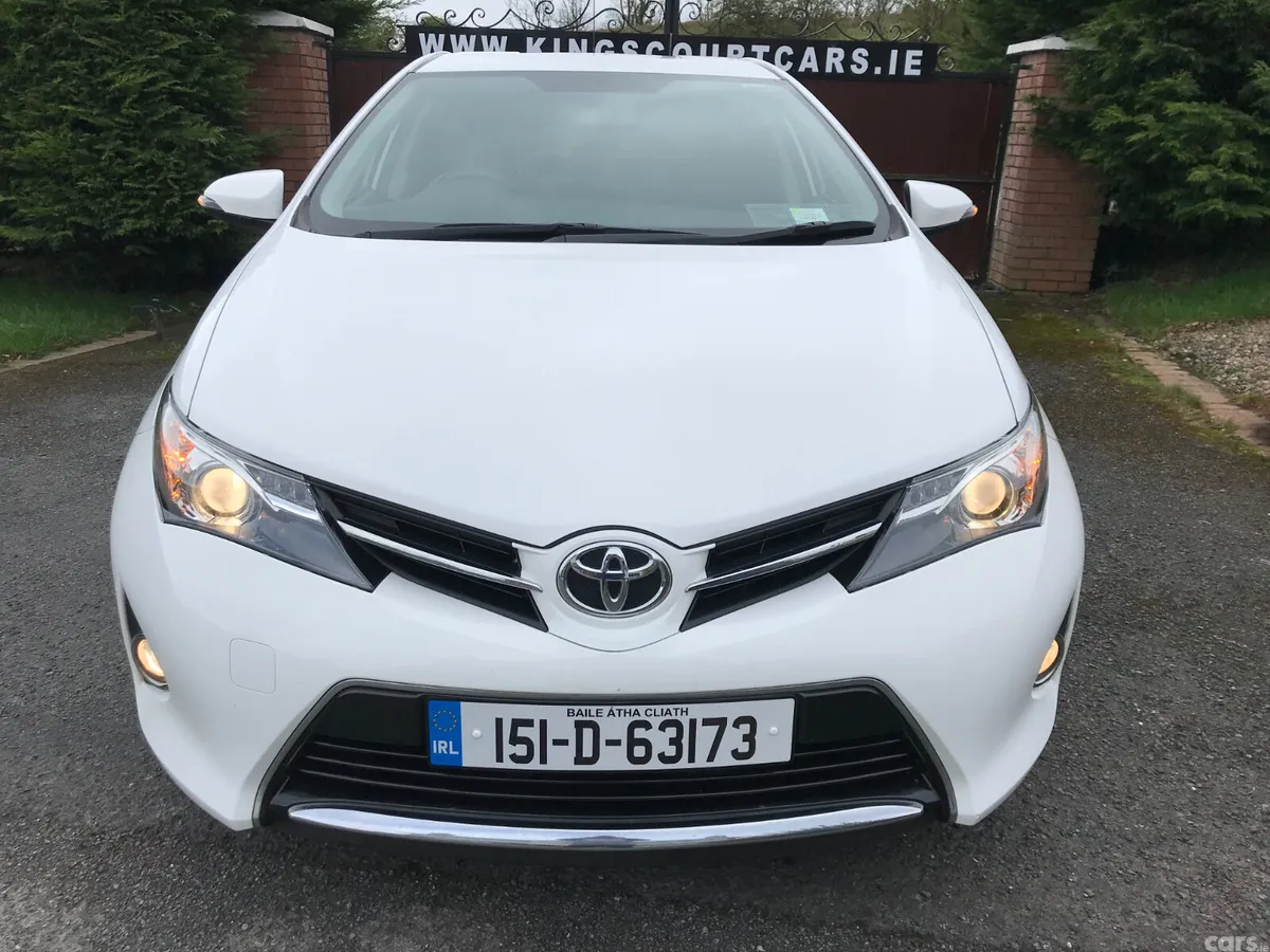 Toyota Auris Hatchback, Petrol, 2015, White