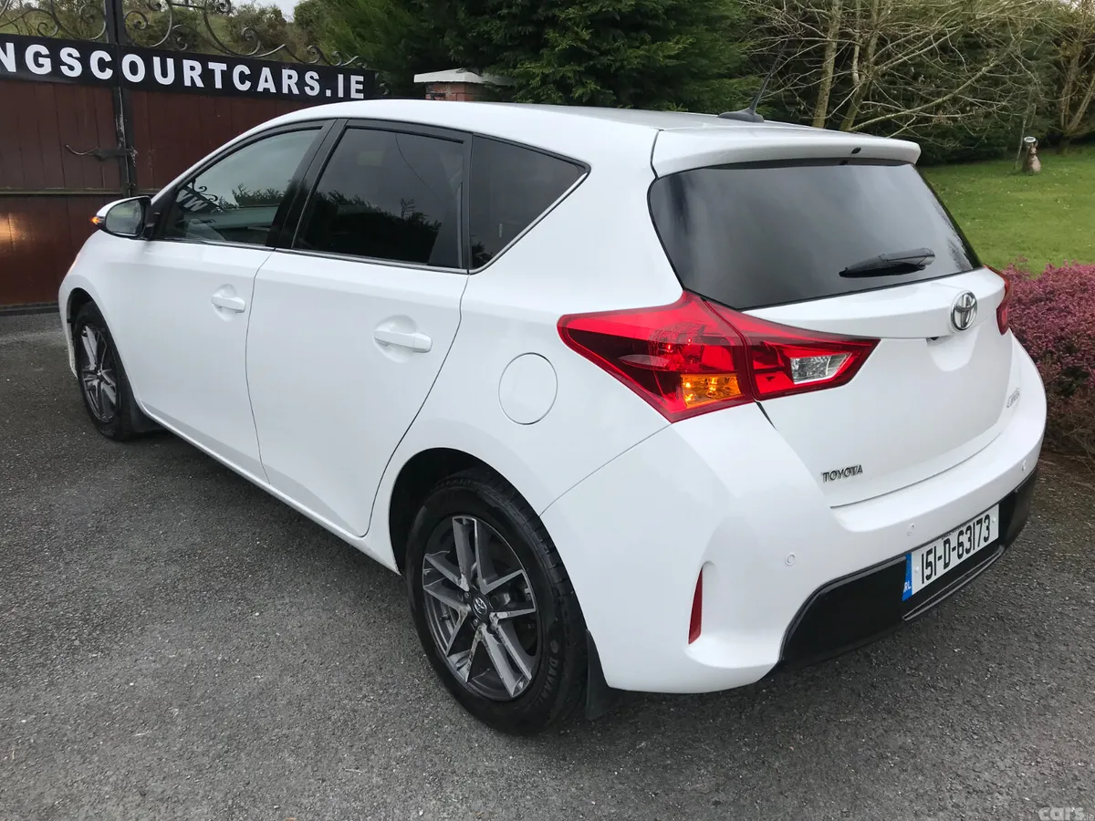 Toyota Auris Hatchback, Petrol, 2015, White