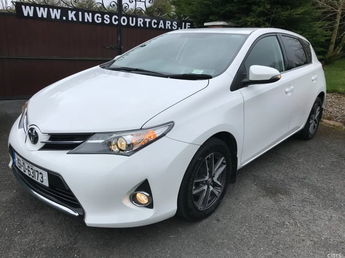 Toyota Auris Hatchback, Petrol, 2015, White