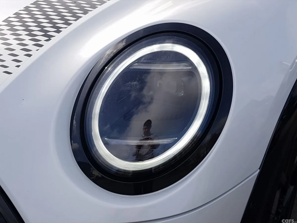 Mini Cooper Hatchback, Petrol, 2025, White