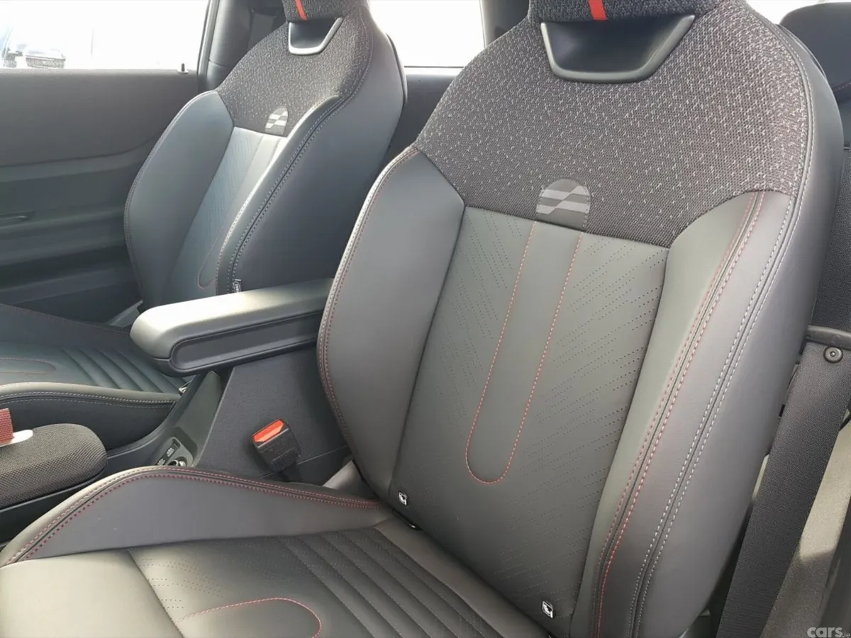 Mini Cooper Hatchback, Petrol, 2025, White