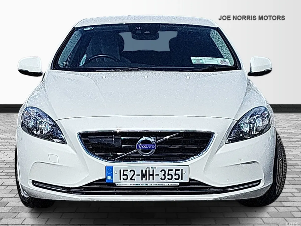 Volvo V40 Hatchback, Petrol, 2015, White
