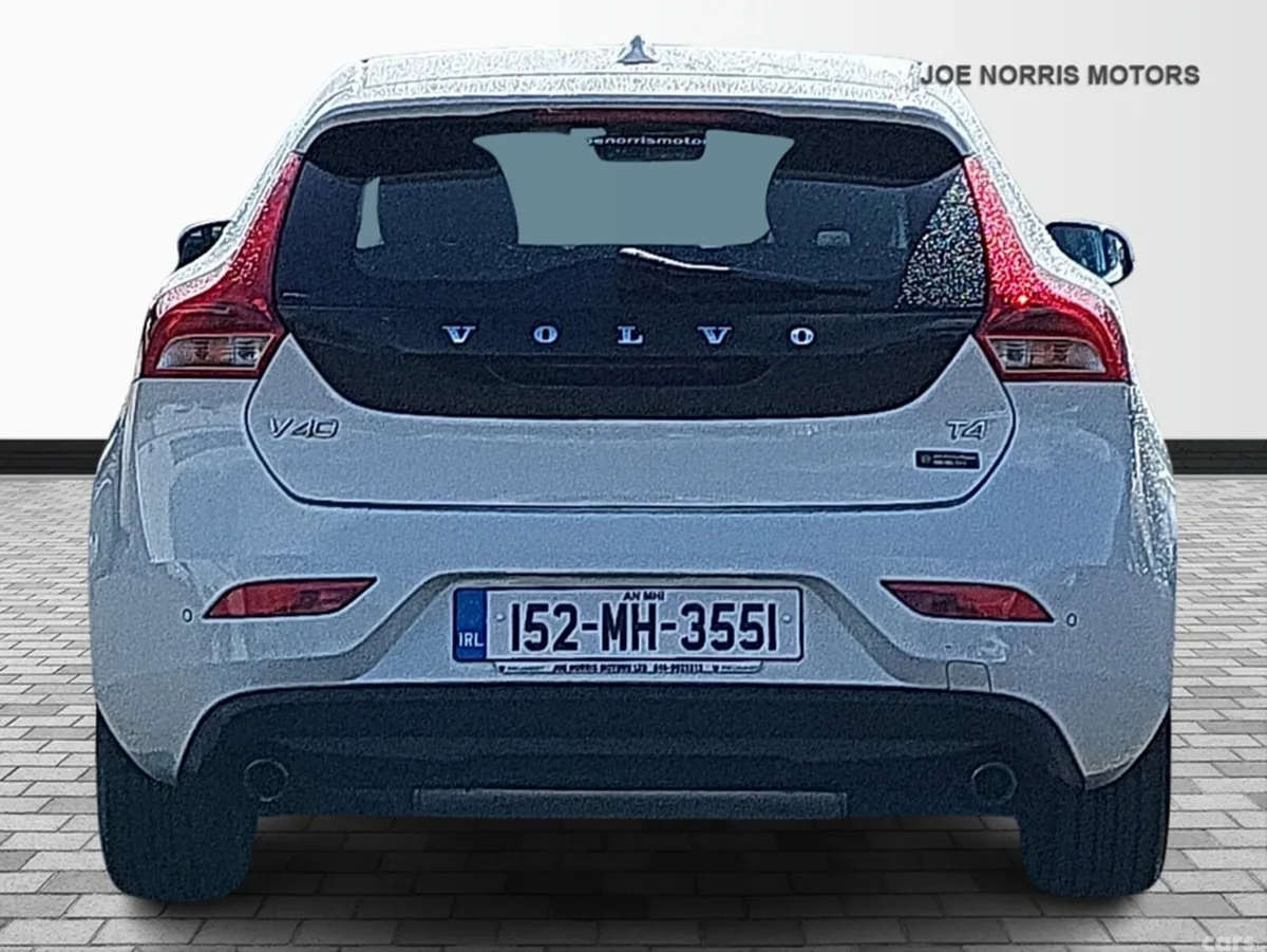 Volvo V40 Hatchback, Petrol, 2015, White