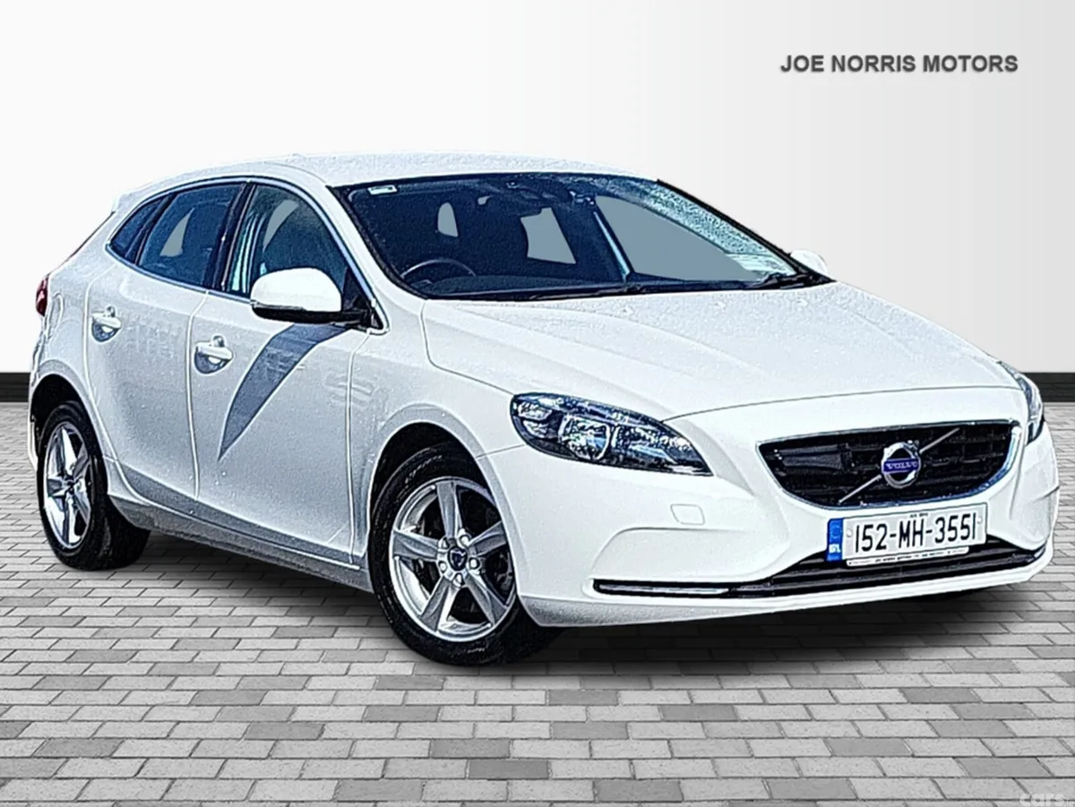 Volvo V40 Hatchback, Petrol, 2015, White