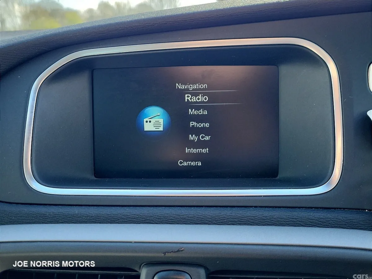 Volvo V40 Hatchback, Petrol, 2015, White