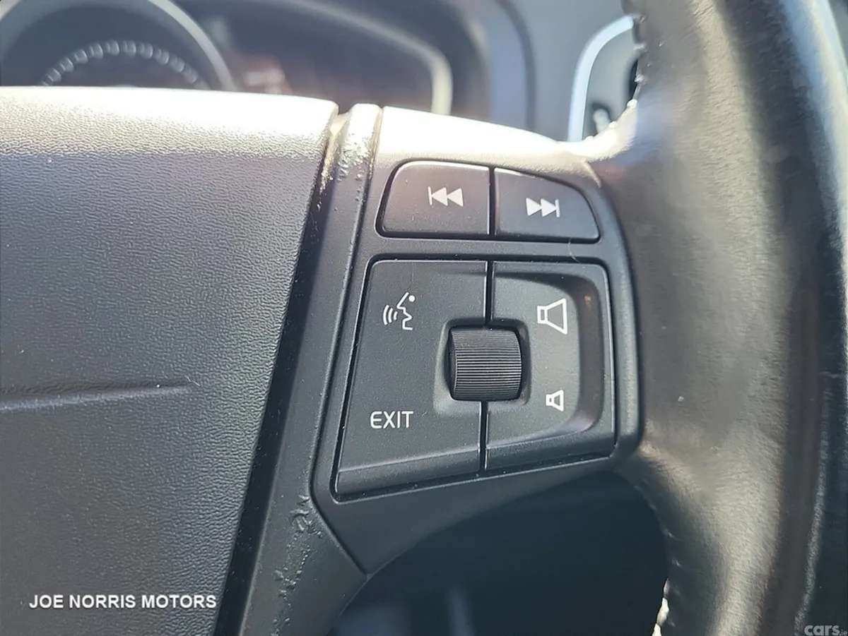 Volvo V40 Hatchback, Petrol, 2015, White