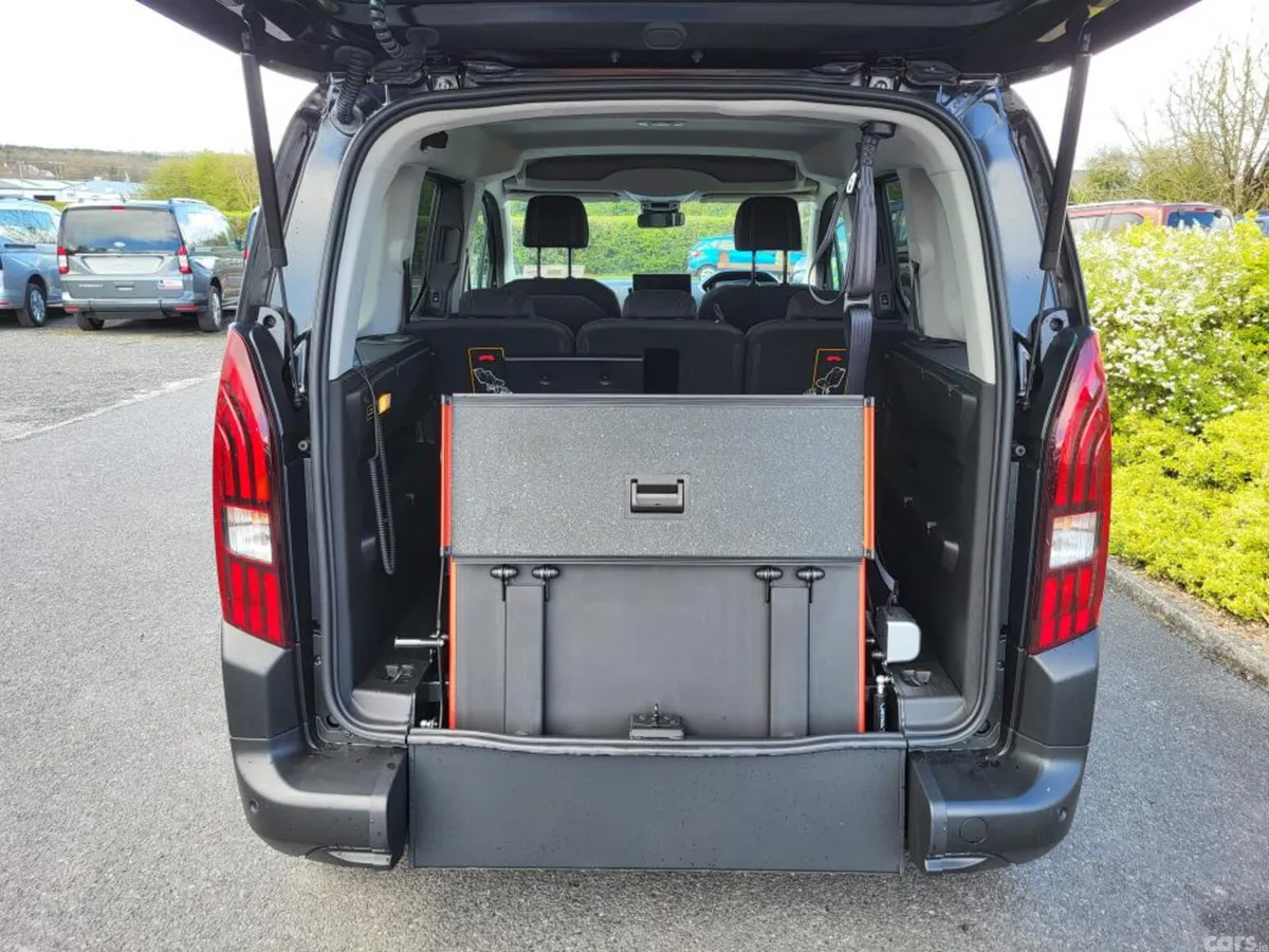 Peugeot Rifter MPV, Diesel, 2026, Black