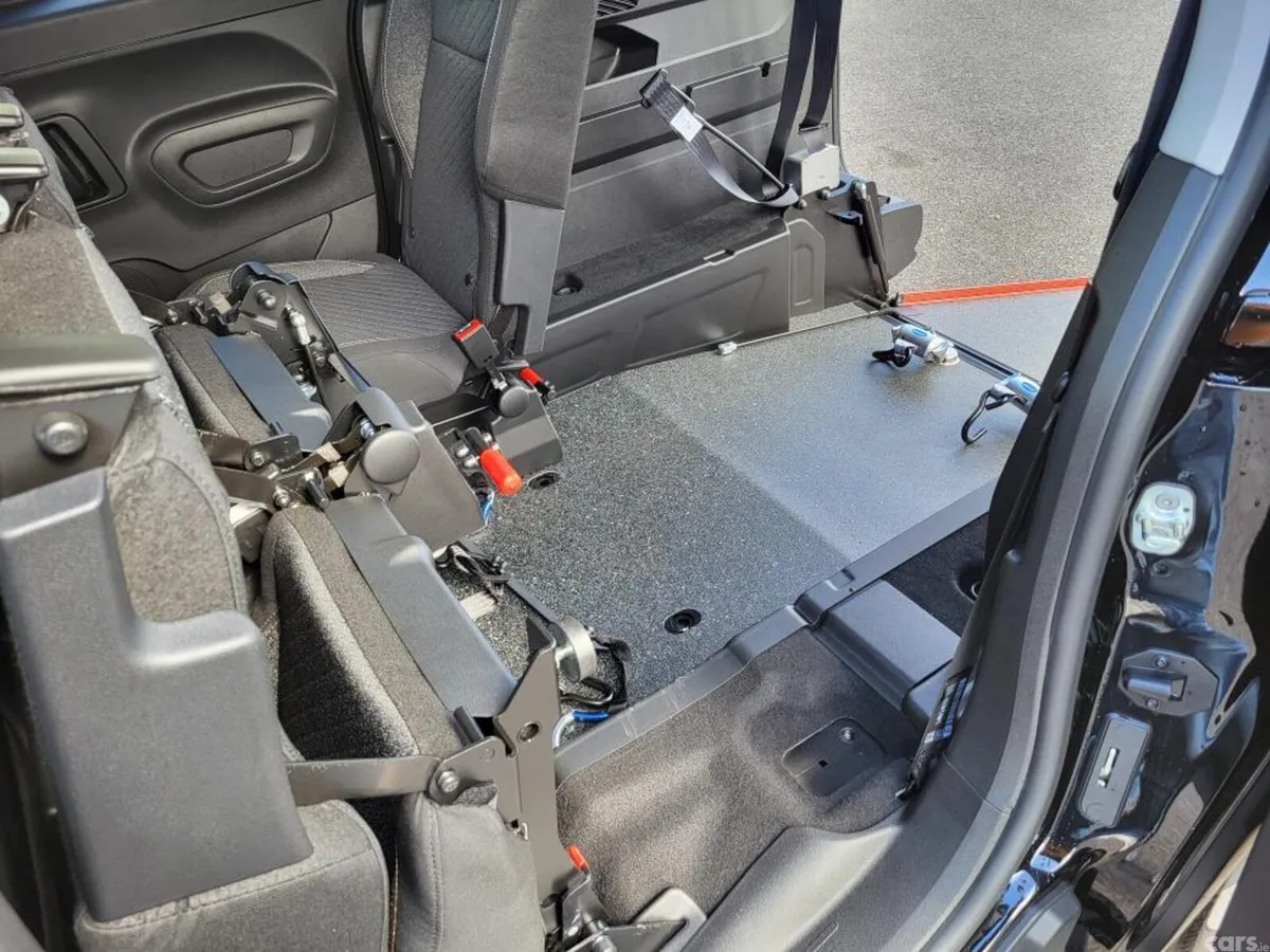 Peugeot Rifter MPV, Diesel, 2026, Black