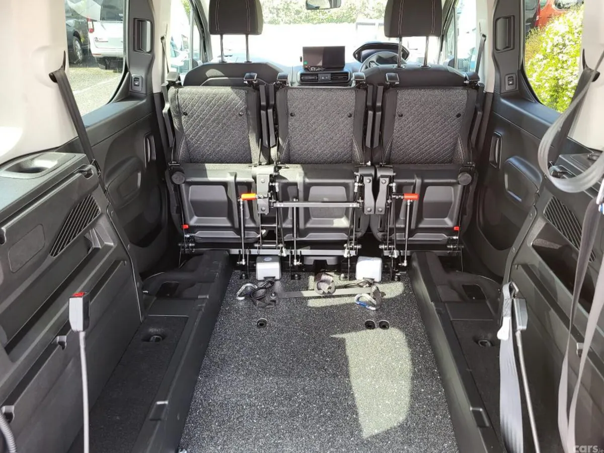 Peugeot Rifter MPV, Diesel, 2026, Black