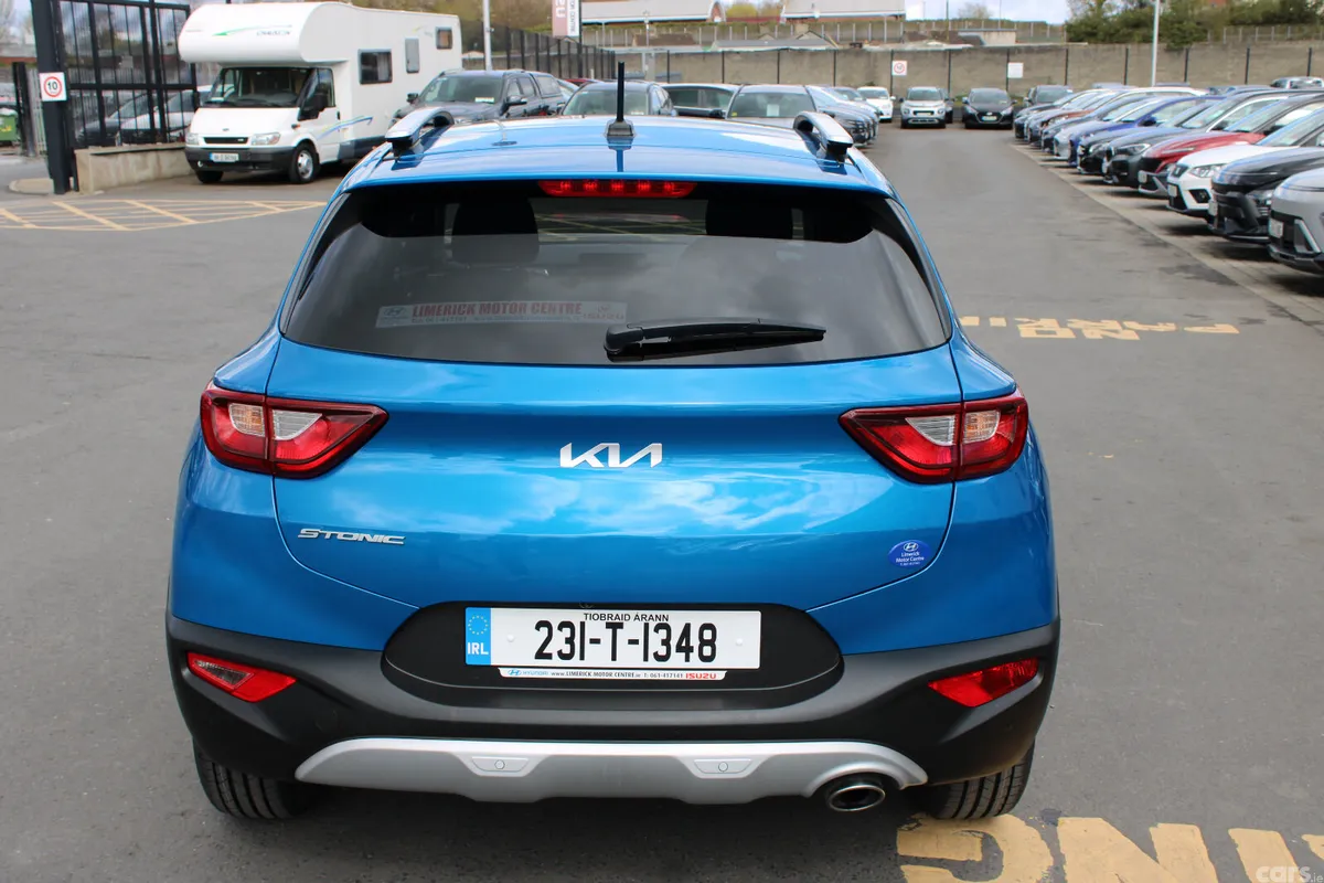 Kia Stonic Estate/Jeep, Petrol, 2023, Blue