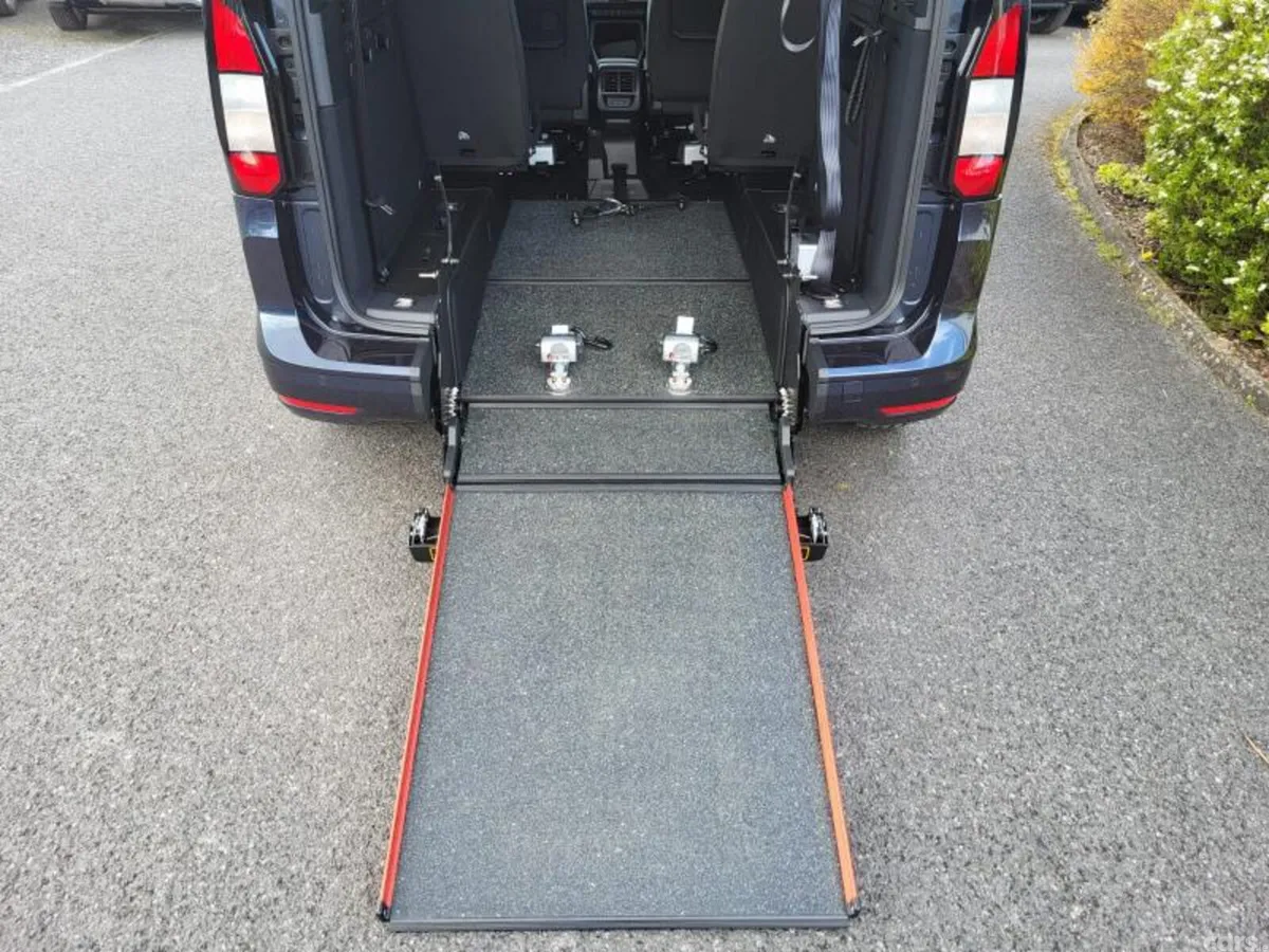 Ford Tourneo Connect MPV, Diesel, 2026, Blue