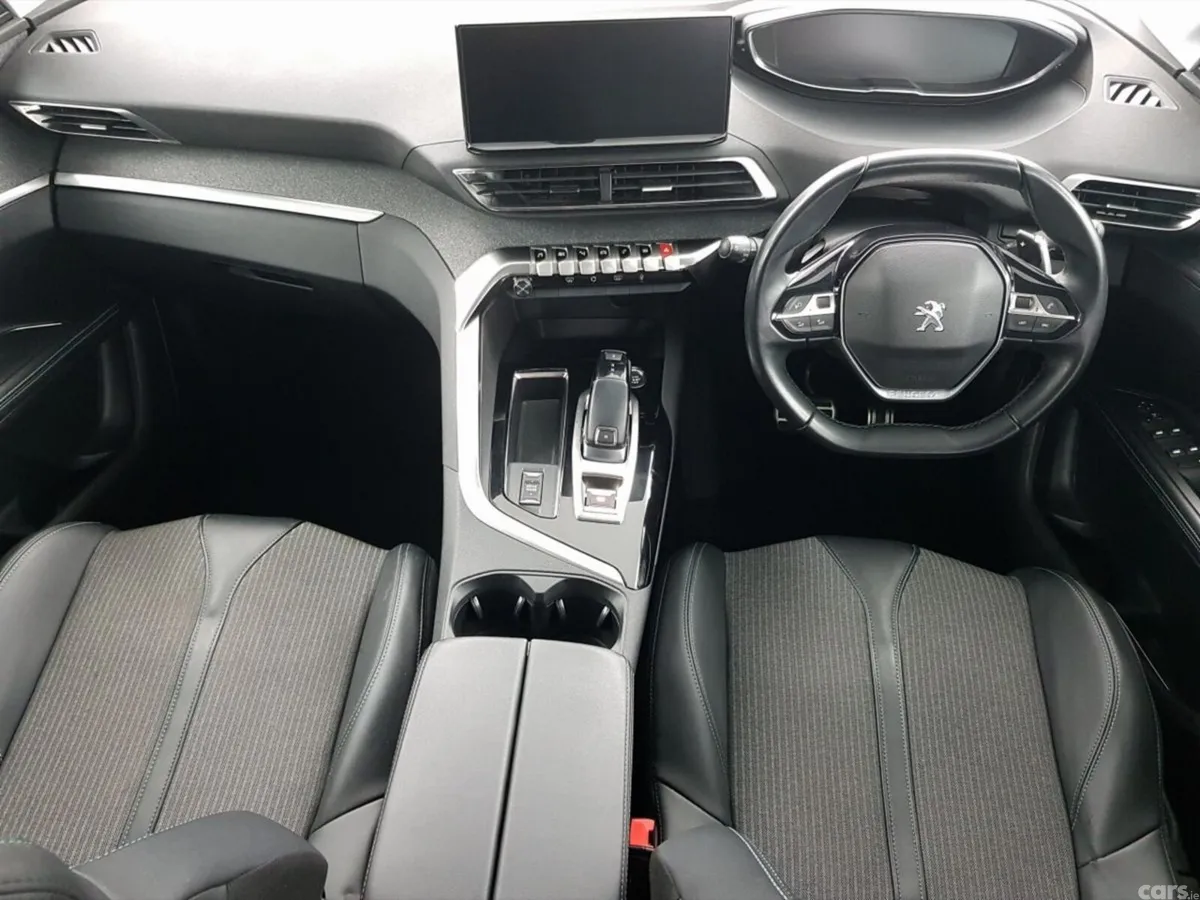 Peugeot 5008 MPV, Petrol, 2023, White