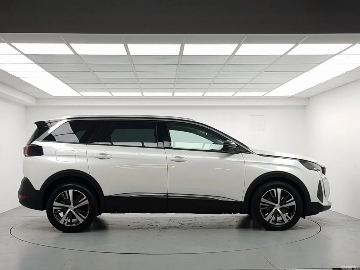 Peugeot 5008 MPV, Petrol, 2023, White