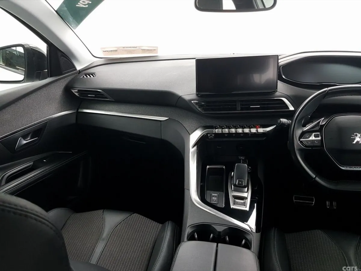 Peugeot 5008 MPV, Petrol, 2023, White