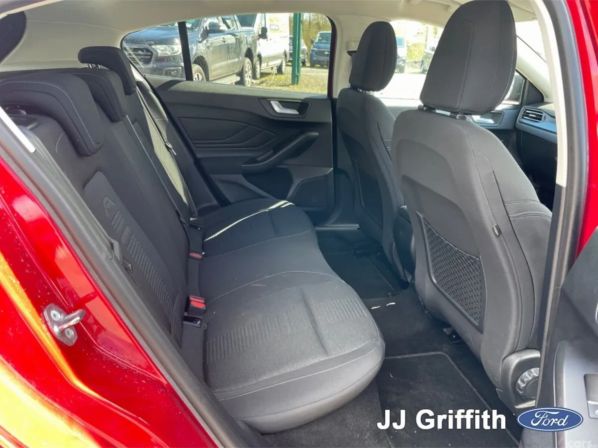 Ford Focus Hatchback, Diesel, 2021, Red