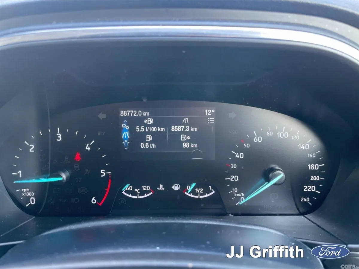 Ford Focus Hatchback, Diesel, 2021, Red