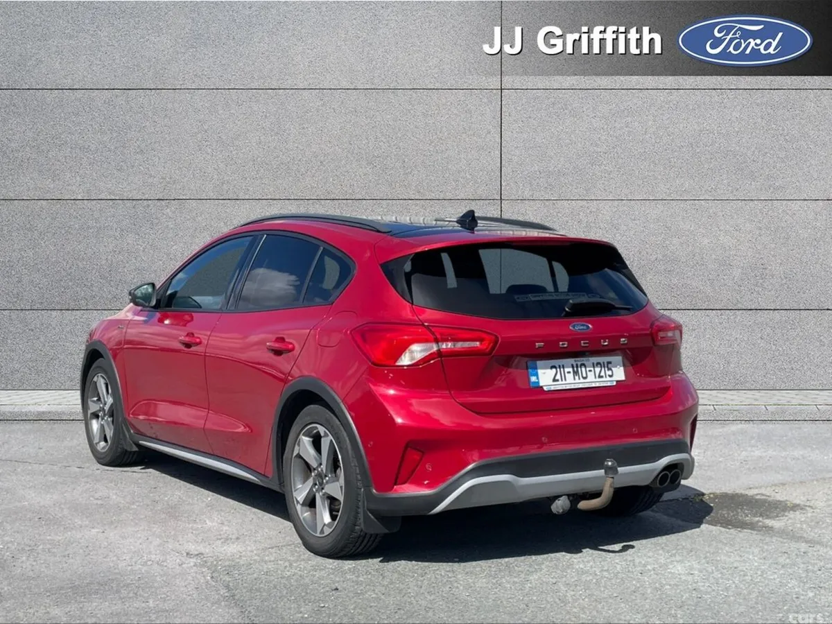 Ford Focus Hatchback, Diesel, 2021, Red