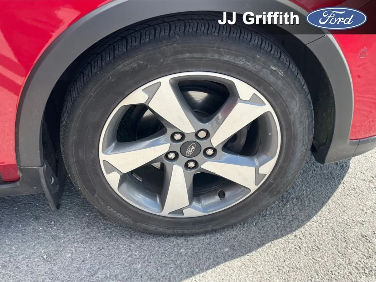 Ford Focus Hatchback, Diesel, 2021, Red