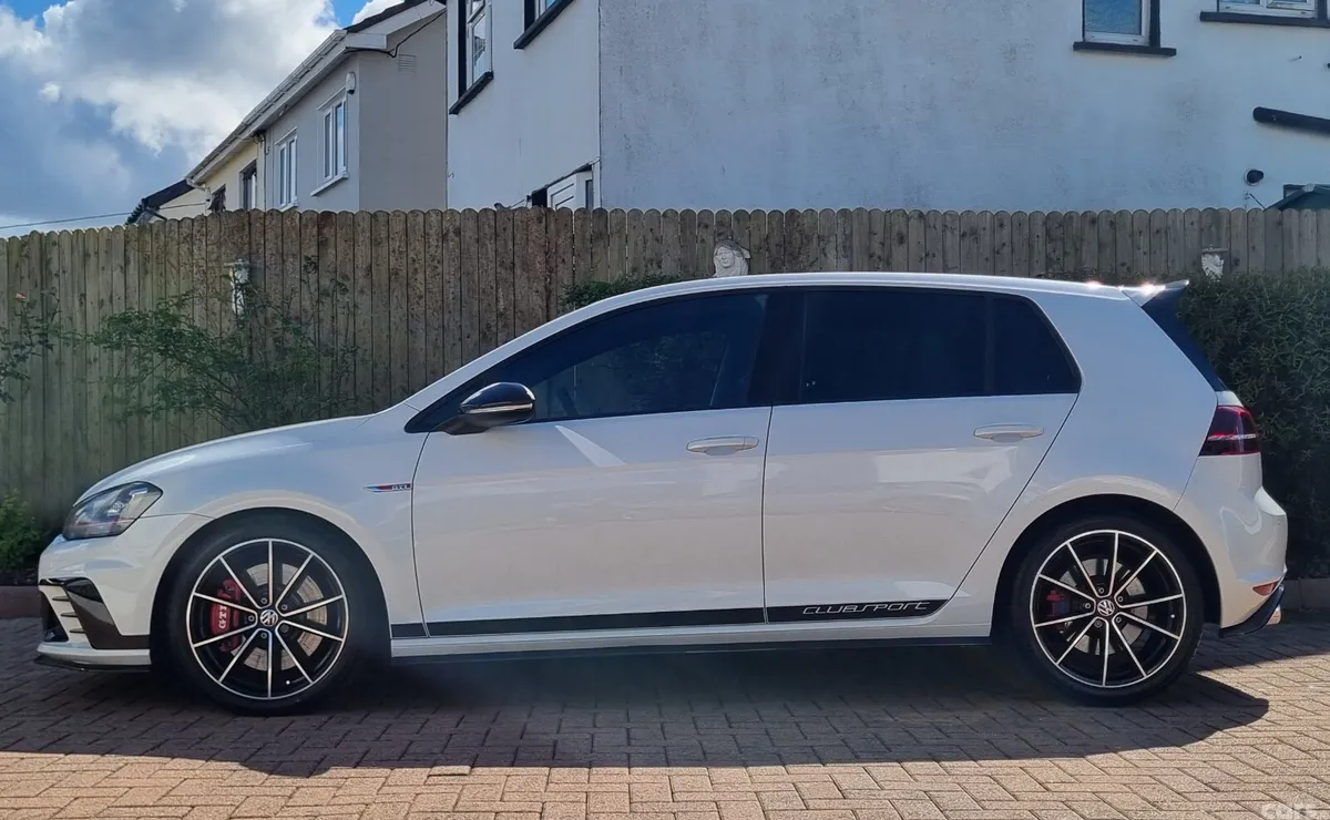 Volkswagen Golf Hatchback, Petrol, 2016, White