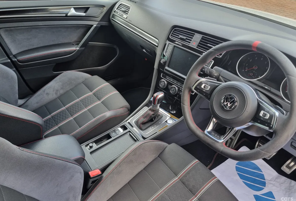 Volkswagen Golf Hatchback, Petrol, 2016, White